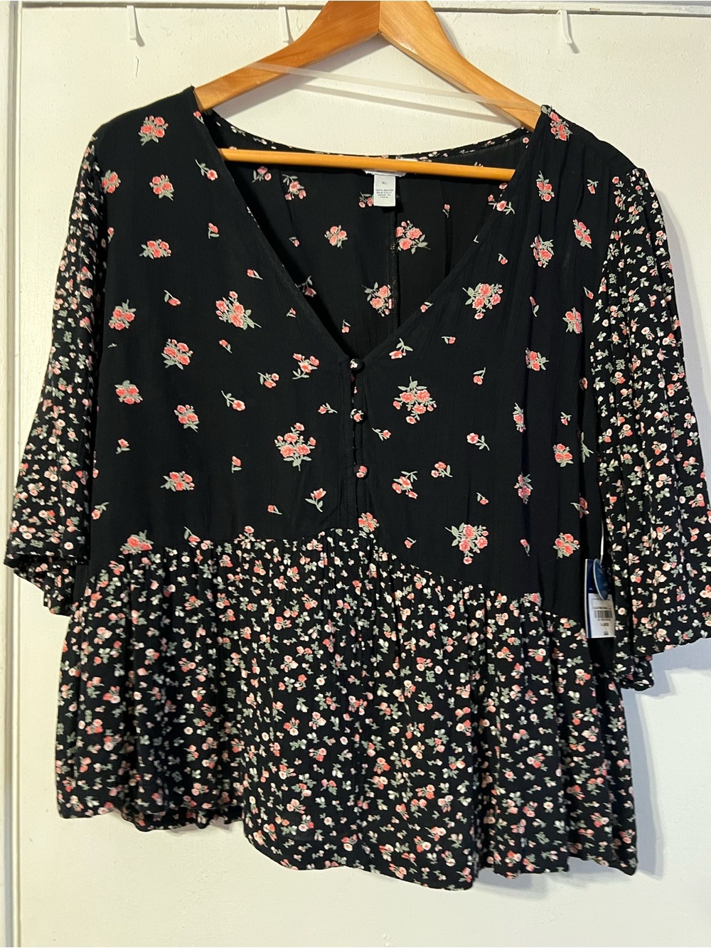 Arizona Women's Black Floral Button-Front Peplum Blouse